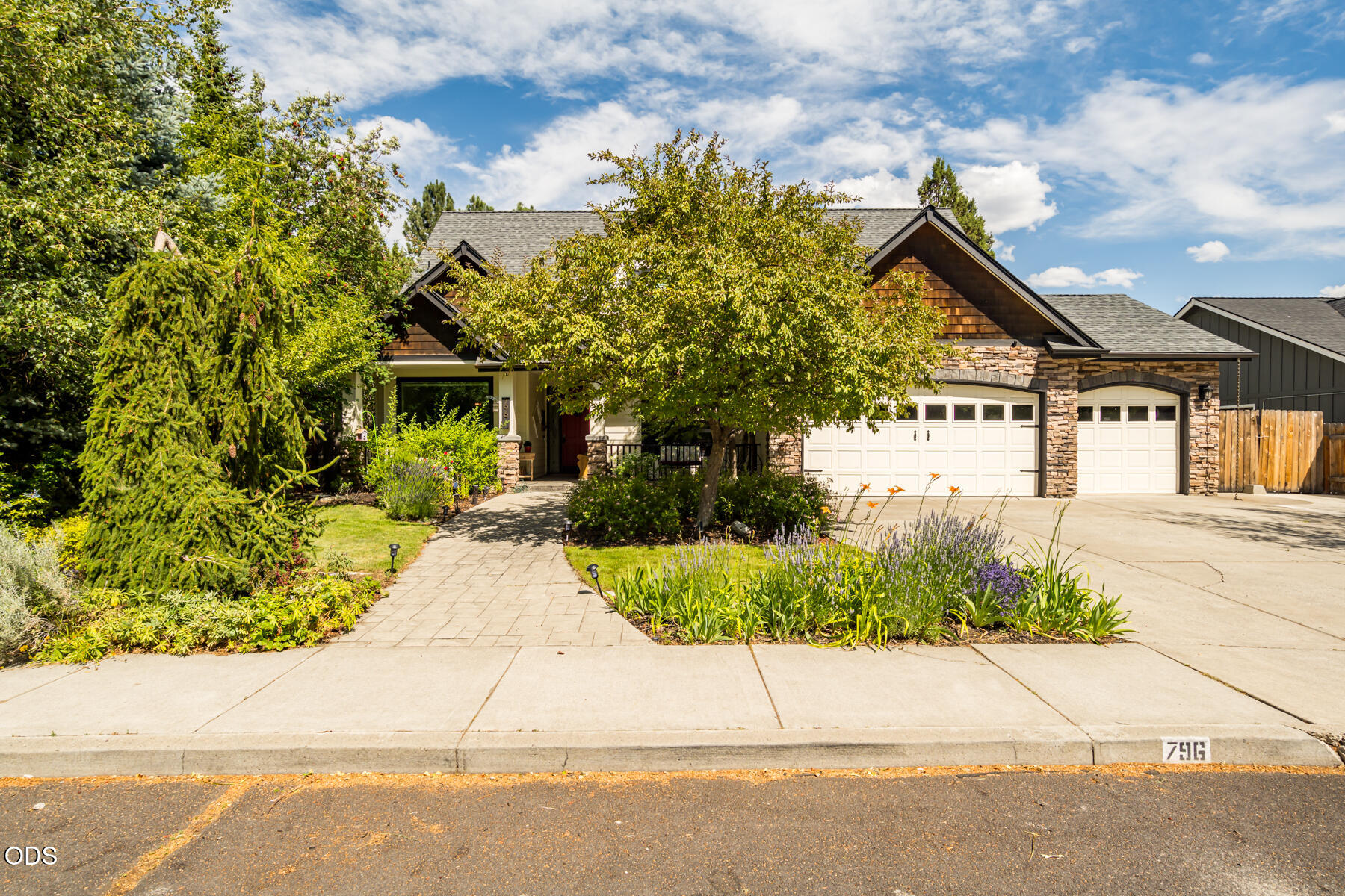 796 SE Briarwood Court