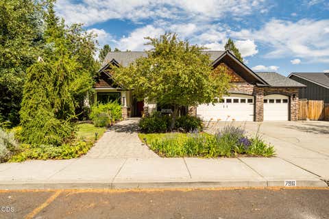 Tiny photo for 796 SE Briarwood Court, Bend, OR 97702 (MLS # 220225379)