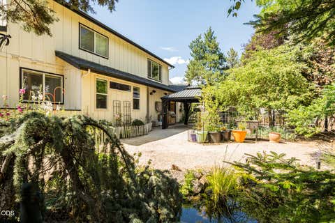 Tiny photo for 796 SE Briarwood Court, Bend, OR 97702 (MLS # 220225379)