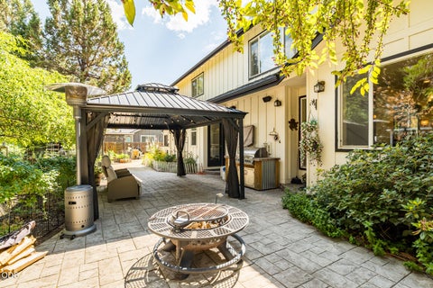Tiny photo for 796 SE Briarwood Court, Bend, OR 97702 (MLS # 220225379)