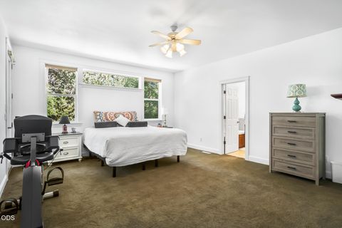 Tiny photo for 796 SE Briarwood Court, Bend, OR 97702 (MLS # 220225379)
