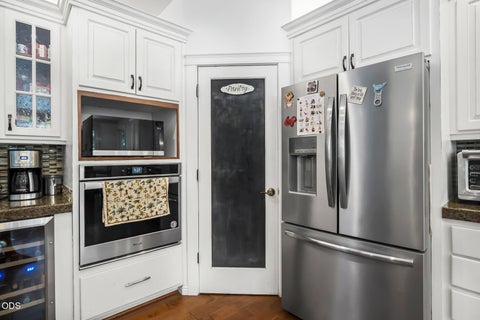 Tiny photo for 796 SE Briarwood Court, Bend, OR 97702 (MLS # 220225379)