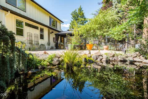 Tiny photo for 796 SE Briarwood Court, Bend, OR 97702 (MLS # 220225379)