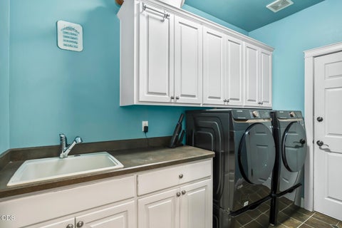 Tiny photo for 796 SE Briarwood Court, Bend, OR 97702 (MLS # 220225379)