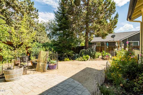 Tiny photo for 796 SE Briarwood Court, Bend, OR 97702 (MLS # 220225379)