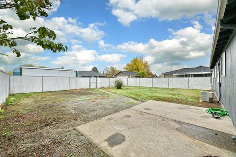 Tiny photo for 2825 Howard Avenue, Medford, OR 97501 (MLS # 220212483)