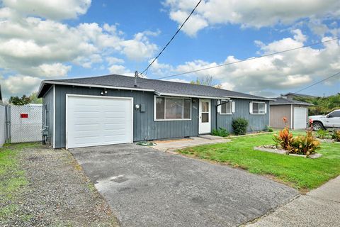 Tiny photo for 2825 Howard Avenue, Medford, OR 97501 (MLS # 220212483)