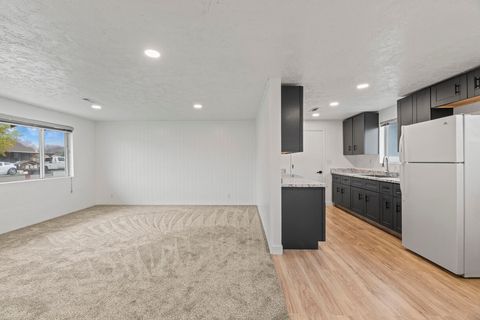 Tiny photo for 2825 Howard Avenue, Medford, OR 97501 (MLS # 220212483)