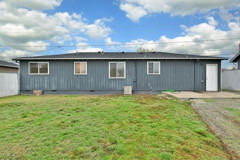 Tiny photo for 2825 Howard Avenue, Medford, OR 97501 (MLS # 220212483)