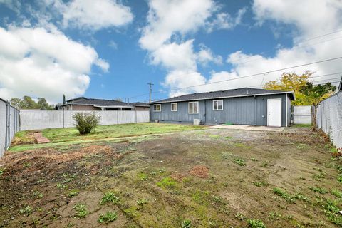 Tiny photo for 2825 Howard Avenue, Medford, OR 97501 (MLS # 220212483)