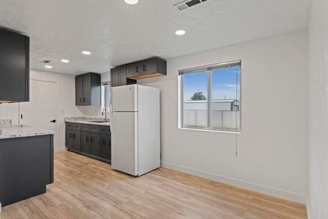 Tiny photo for 2825 Howard Avenue, Medford, OR 97501 (MLS # 220212483)