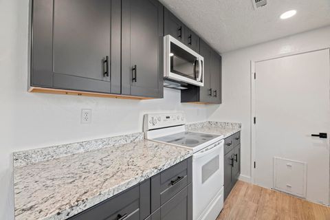 Tiny photo for 2825 Howard Avenue, Medford, OR 97501 (MLS # 220212483)