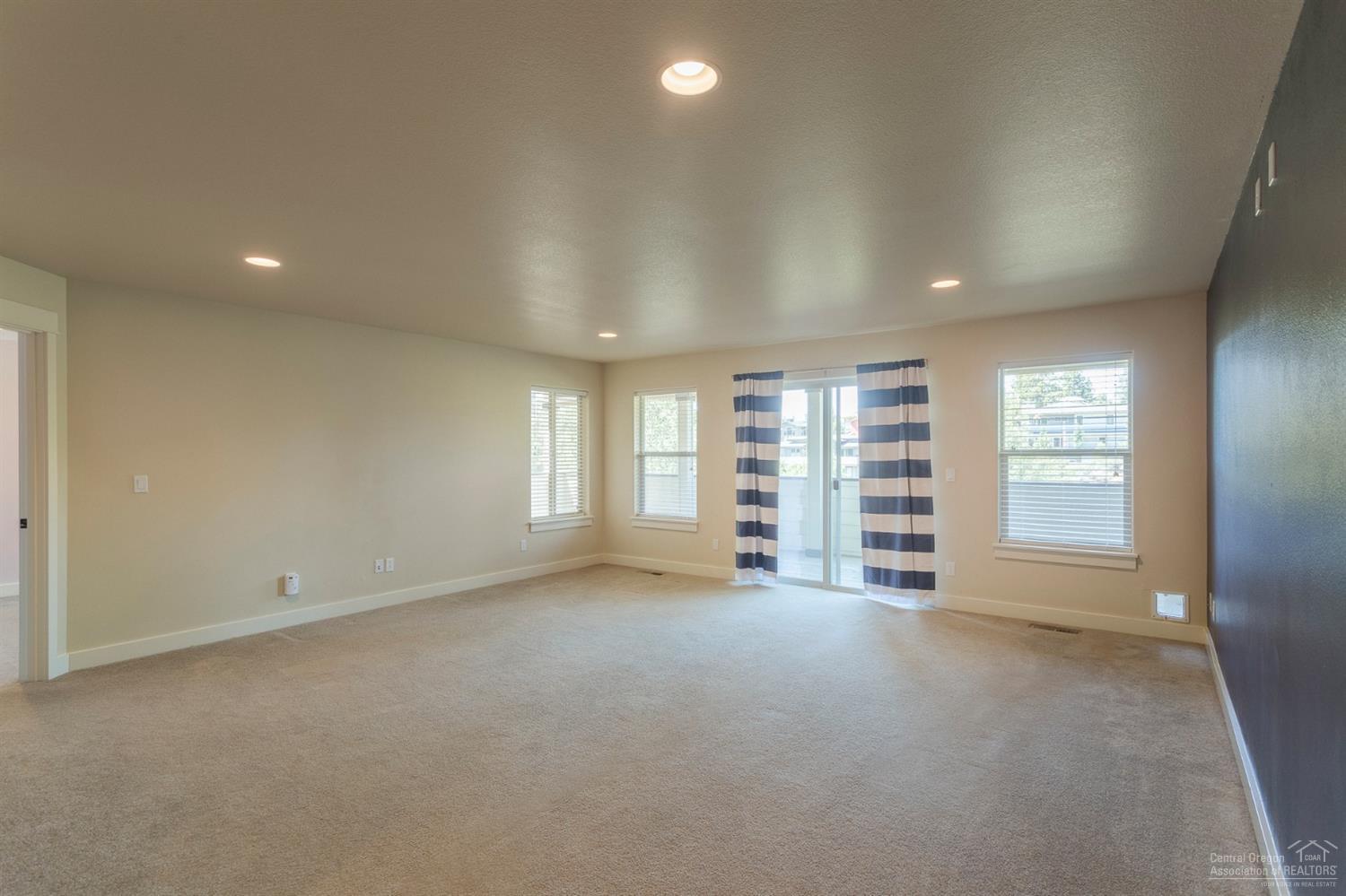 Skyliner Summit - Residential