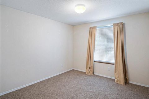 Tiny photo for 53001 Loop Drive, La Pine, OR 97739 (MLS # 220212420)