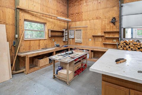 Tiny photo for 53001 Loop Drive, La Pine, OR 97739 (MLS # 220212420)