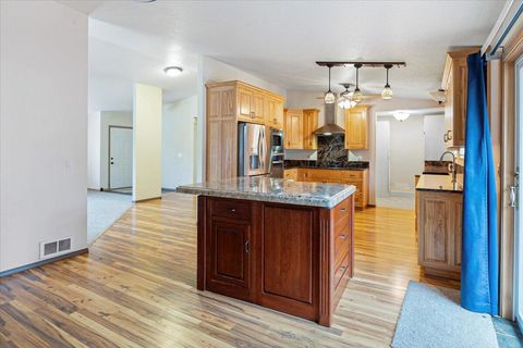 Tiny photo for 53001 Loop Drive, La Pine, OR 97739 (MLS # 220212420)