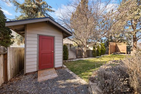Tiny photo for 2021 SW 37th Street, Redmond, OR 97756 (MLS # 220216667)