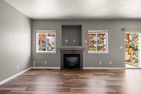 Tiny photo for 2021 SW 37th Street, Redmond, OR 97756 (MLS # 220216667)