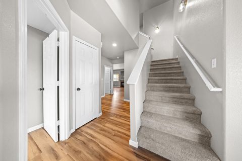 Tiny photo for 2021 SW 37th Street, Redmond, OR 97756 (MLS # 220216667)