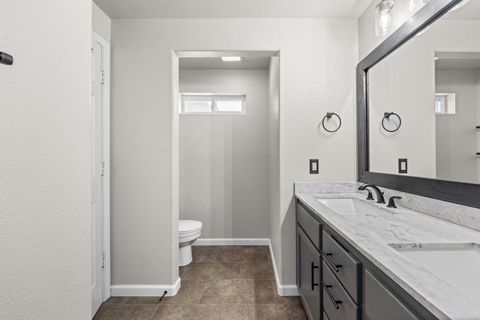 Tiny photo for 2021 SW 37th Street, Redmond, OR 97756 (MLS # 220216667)