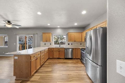 Tiny photo for 2021 SW 37th Street, Redmond, OR 97756 (MLS # 220216667)