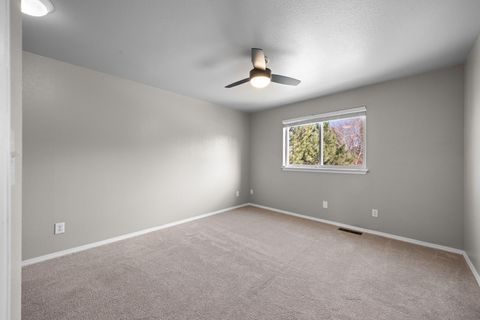 Tiny photo for 2021 SW 37th Street, Redmond, OR 97756 (MLS # 220216667)