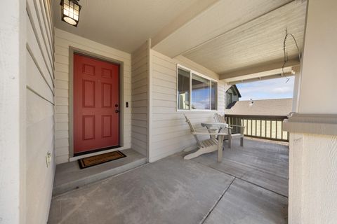 Tiny photo for 2021 SW 37th Street, Redmond, OR 97756 (MLS # 220216667)