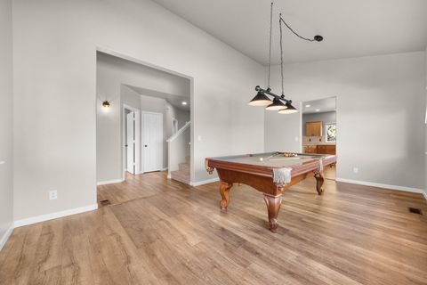 Tiny photo for 2021 SW 37th Street, Redmond, OR 97756 (MLS # 220216667)