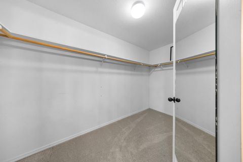 Tiny photo for 2021 SW 37th Street, Redmond, OR 97756 (MLS # 220216667)