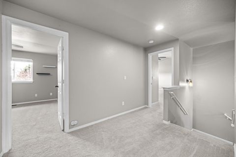 Tiny photo for 2021 SW 37th Street, Redmond, OR 97756 (MLS # 220216667)