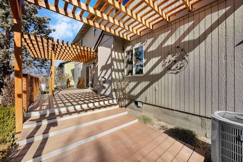 Tiny photo for 2021 SW 37th Street, Redmond, OR 97756 (MLS # 220216667)