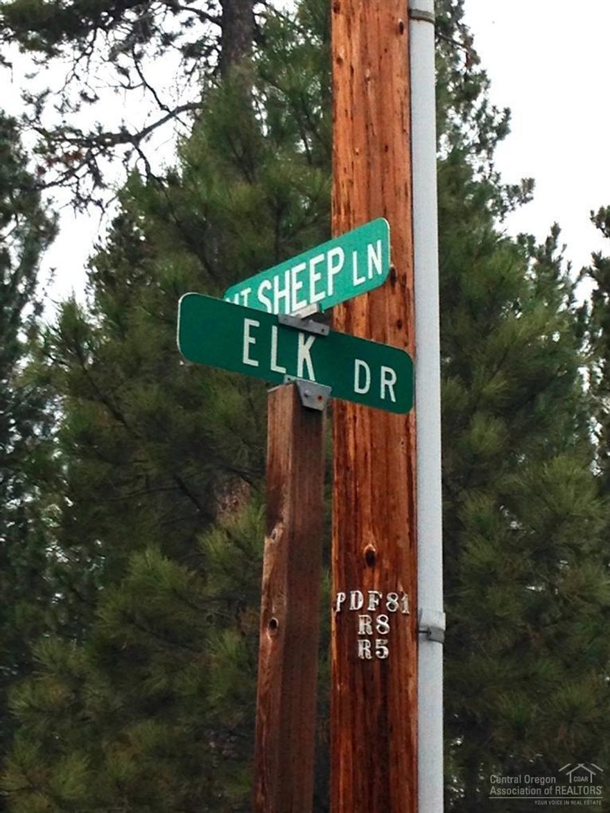 Build your dream home nestled in the woods, walking distance to the Deschutes river. Corner lot backs up to National Forest land in an area of nice homes! Deeded river access for all DRRH lots.