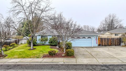 Photo of 125 Meadow View Drive, Phoenix, OR 97535 (MLS # 220212824)