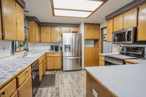 Tiny photo for 125 Meadow View Drive, Phoenix, OR 97535 (MLS # 220212824)