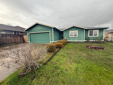 Tiny photo for 250 Tierra Circle, Eagle Point, OR 97524 (MLS # 220213111)