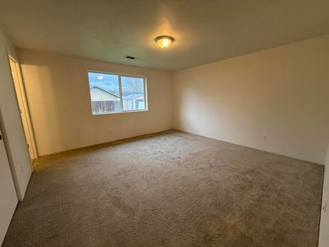 Tiny photo for 250 Tierra Circle, Eagle Point, OR 97524 (MLS # 220213111)