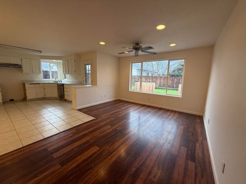 Tiny photo for 250 Tierra Circle, Eagle Point, OR 97524 (MLS # 220213111)