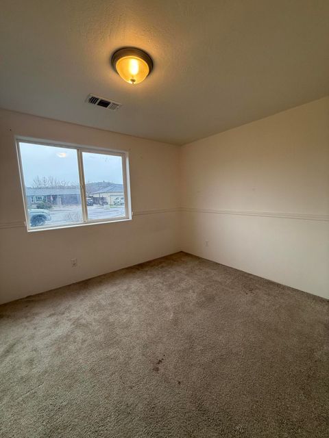 Tiny photo for 250 Tierra Circle, Eagle Point, OR 97524 (MLS # 220213111)
