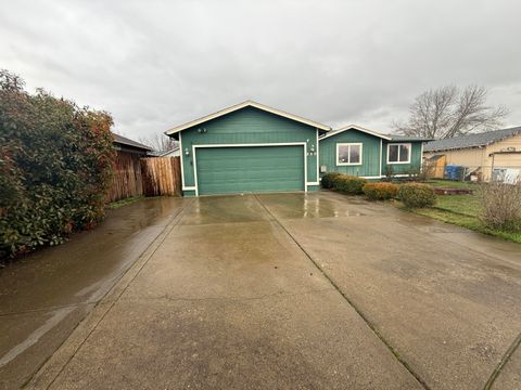 Photo of 250 Tierra Circle, Eagle Point, OR 97524 (MLS # 220213111)