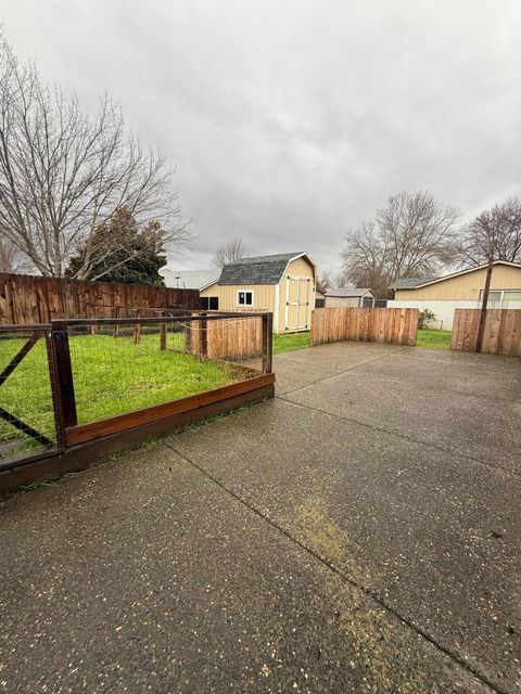 Tiny photo for 250 Tierra Circle, Eagle Point, OR 97524 (MLS # 220213111)