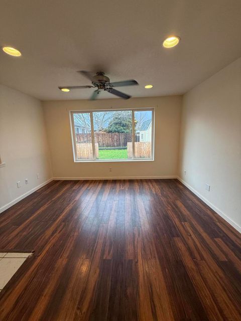 Tiny photo for 250 Tierra Circle, Eagle Point, OR 97524 (MLS # 220213111)