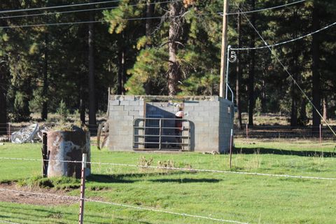 Tiny photo for 10612 Old Fort Rd, Klamath Falls, OR 97601 (MLS # 220216672)