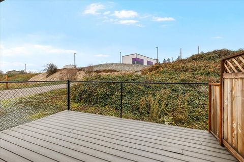 Tiny photo for 610 N Main Street #APT 5A, Phoenix, OR 97535 (MLS # 220213051)