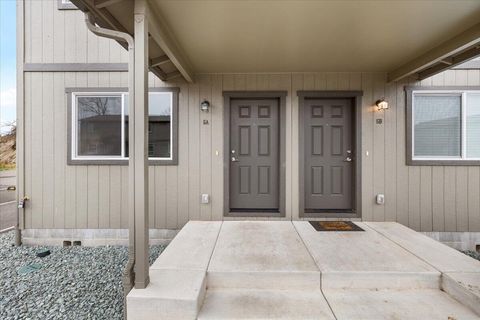 Tiny photo for 610 N Main Street #APT 5A, Phoenix, OR 97535 (MLS # 220213051)