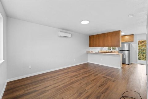 Tiny photo for 610 N Main Street #APT 5A, Phoenix, OR 97535 (MLS # 220213051)