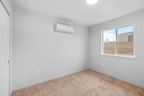 Tiny photo for 610 N Main Street #APT 5A, Phoenix, OR 97535 (MLS # 220213051)