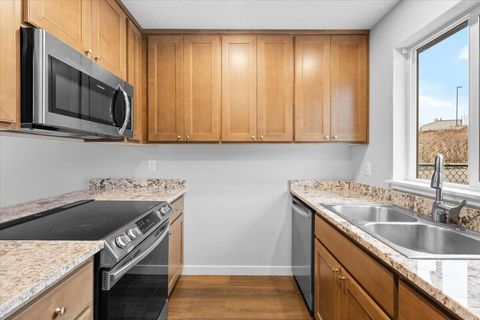 Tiny photo for 610 N Main Street #APT 5A, Phoenix, OR 97535 (MLS # 220213051)