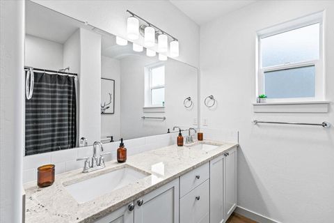 Tiny photo for 2782 High Cedars Lane, Medford, OR 97504 (MLS # 220217698)