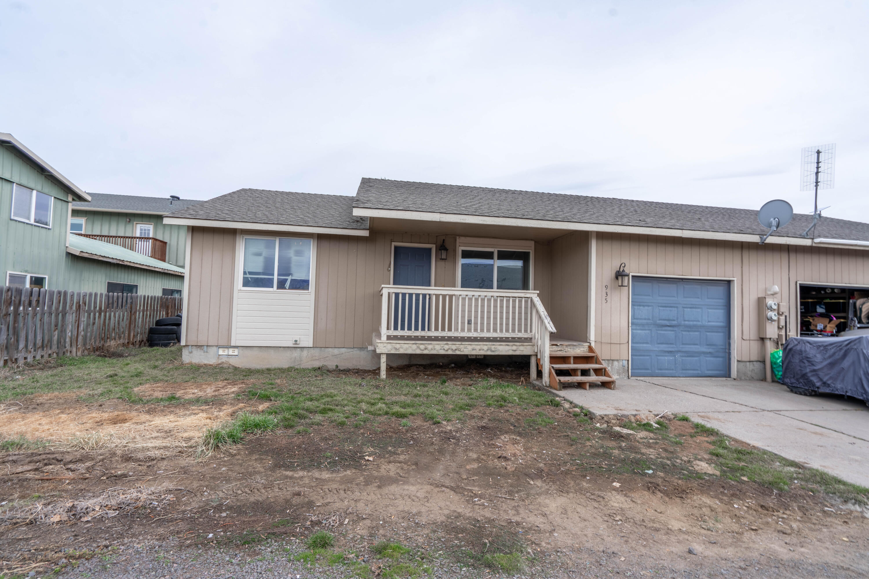 935 NW Cains Road