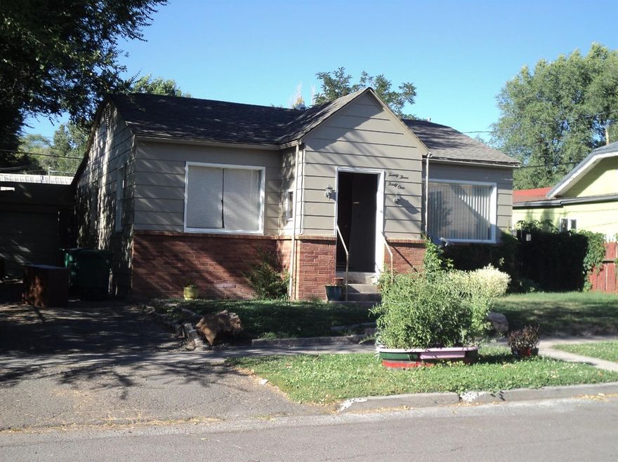 2 homes on one lot. 2331-front home is 2 bed/1 bath, large kitchen/2 living rooms. fenced yard, gas heat, electric appliances, carport and garage. Wood floor in living is lovely. Tenant would like to stay, has been here 1 year. Looking to do HUD pays $595.2333-off alley, 1 bed/1 bath, living and kitchen open, gas heat and gas stove. Nice bigger back yard. Tenant has been here 5 years and would like to stay. HUD pays $400. Tenant pays gas and power, seller water, sewer, garbage. New roof on both.